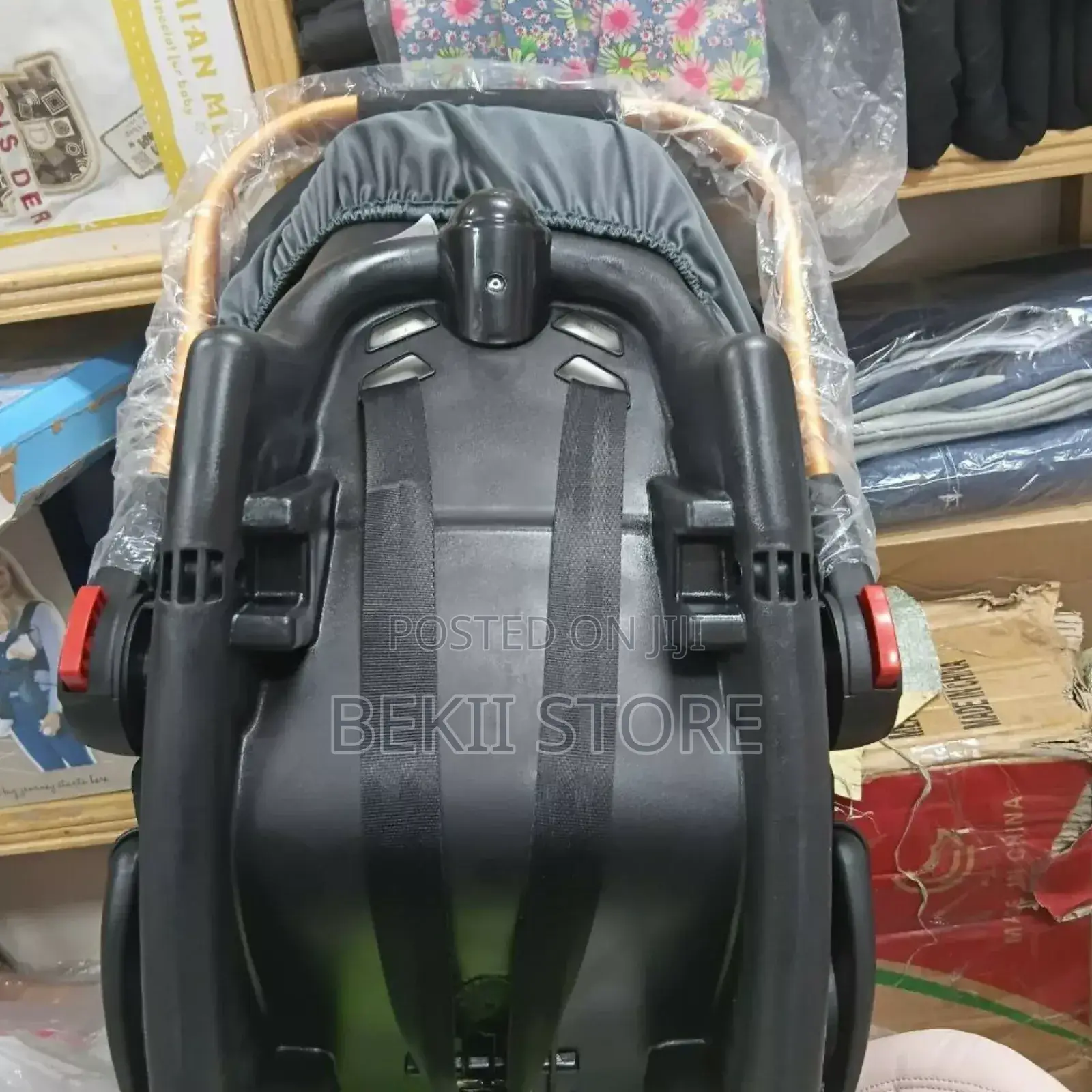 Luxury Baby Car Seat Carrier With Sun Canopy Safety Harness