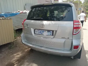 Toyota RAV4 2011 Silver