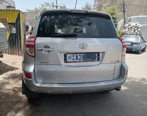 Toyota RAV4 2011 Silver