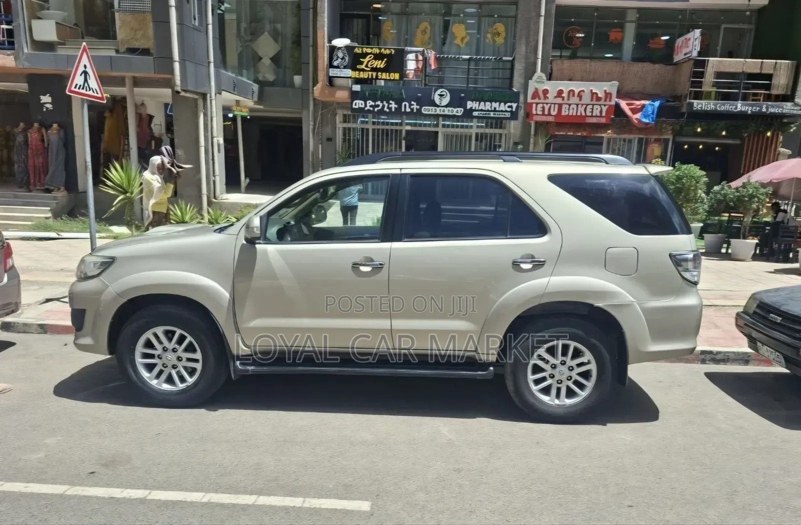 Toyota Fortuner 2012 Gold