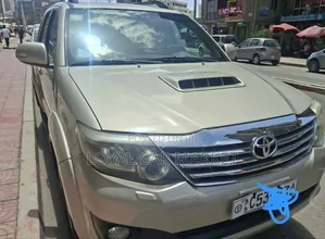 Toyota Fortuner 2012 Gold
