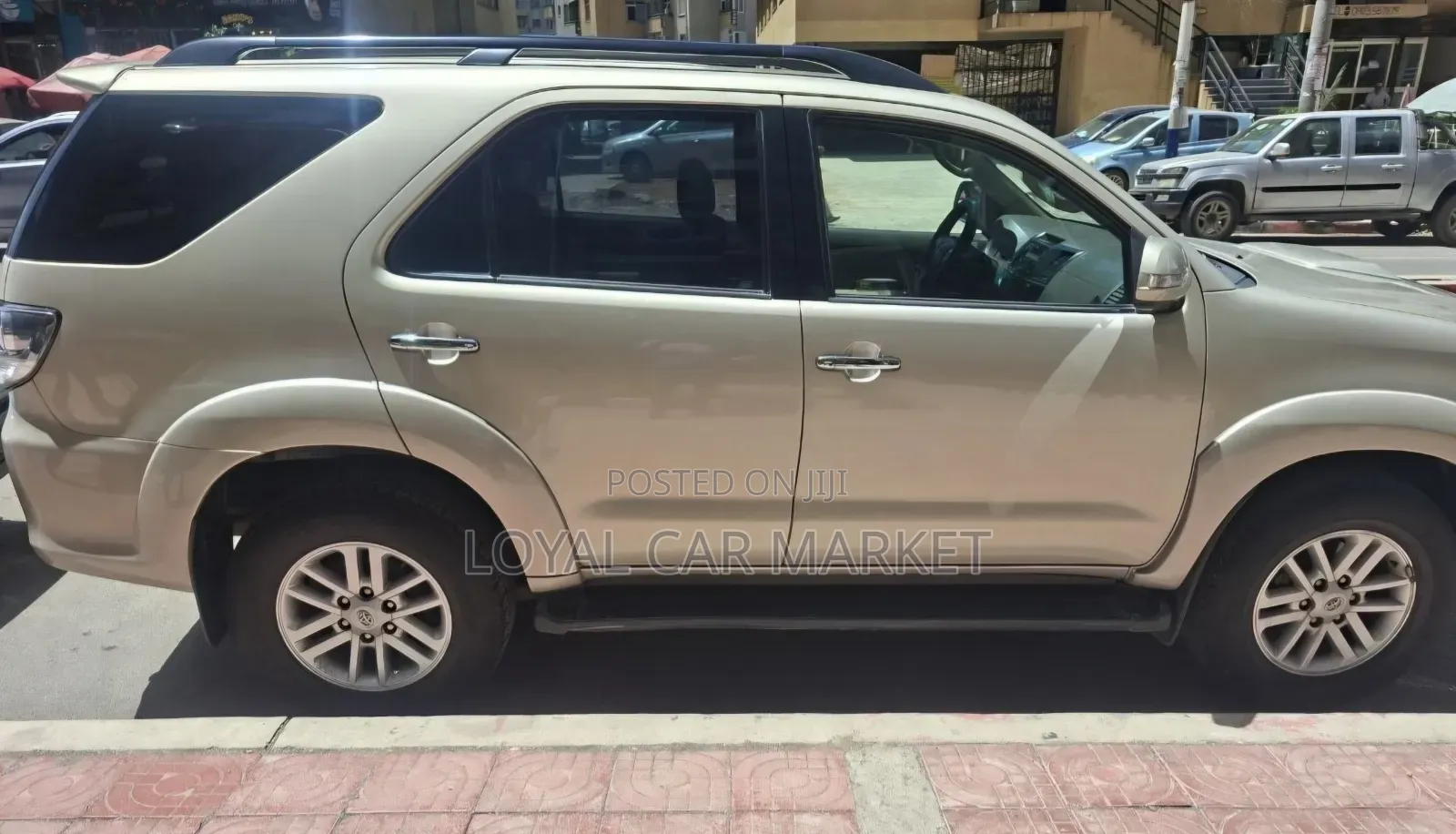 Toyota Fortuner 2012 Gold