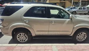 Toyota Fortuner 2012 Gold