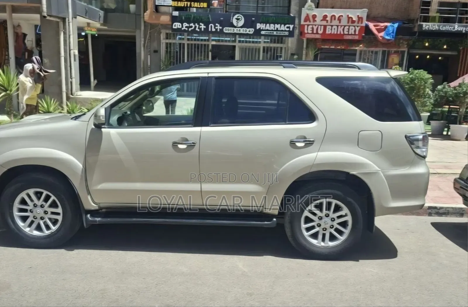 Toyota Fortuner 2012 Gold