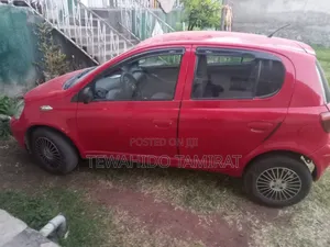 Toyota Vitz 1.0 FWD 5dr 2004 Red