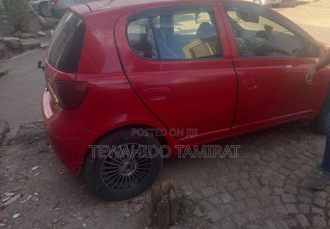 Toyota Vitz 2003 Red