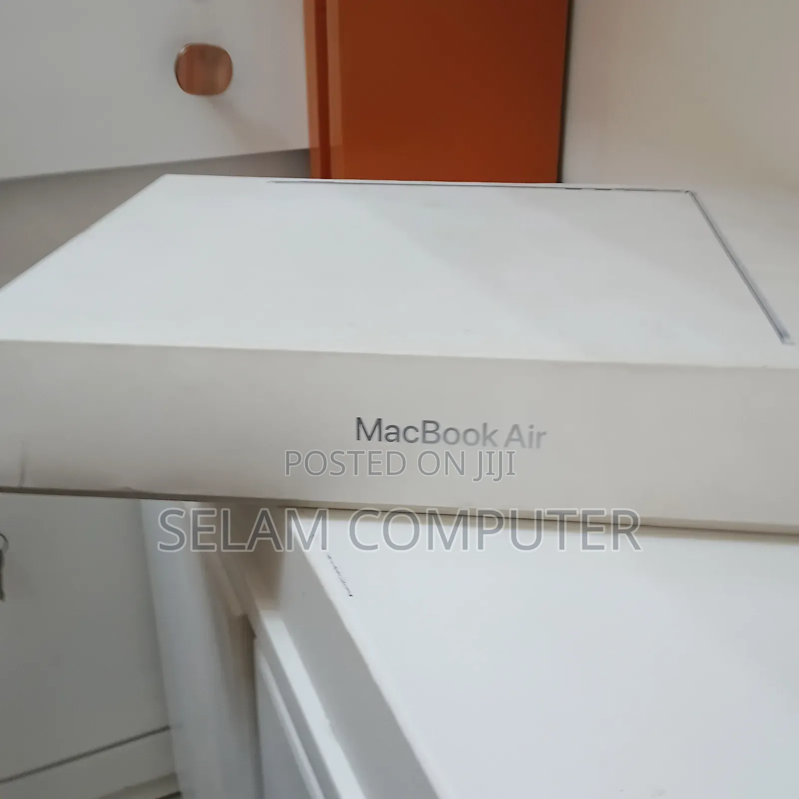 New Laptop Apple MacBook Air 2025 M4 13-inch 16GB Apple M4 SSD 256GB