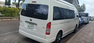 Toyota HiAce 2021 White