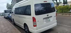 Toyota HiAce 2021 White