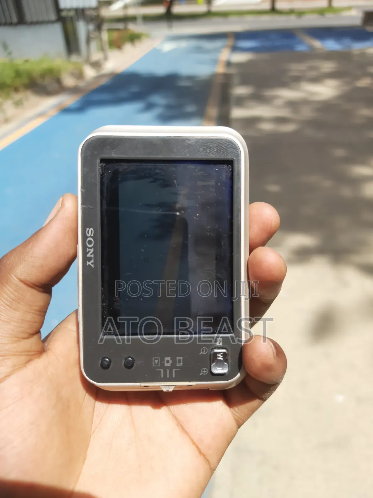 Sony Cyber-Shot DSC-N2, a 10.1-Megapixel 3.0-Inch Touchscreen Display