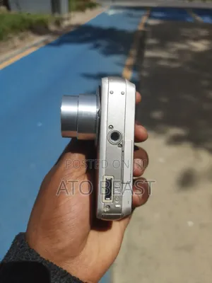 Sony Cyber-Shot DSC-N2, a 10.1-Megapixel 3.0-Inch Touchscreen Display