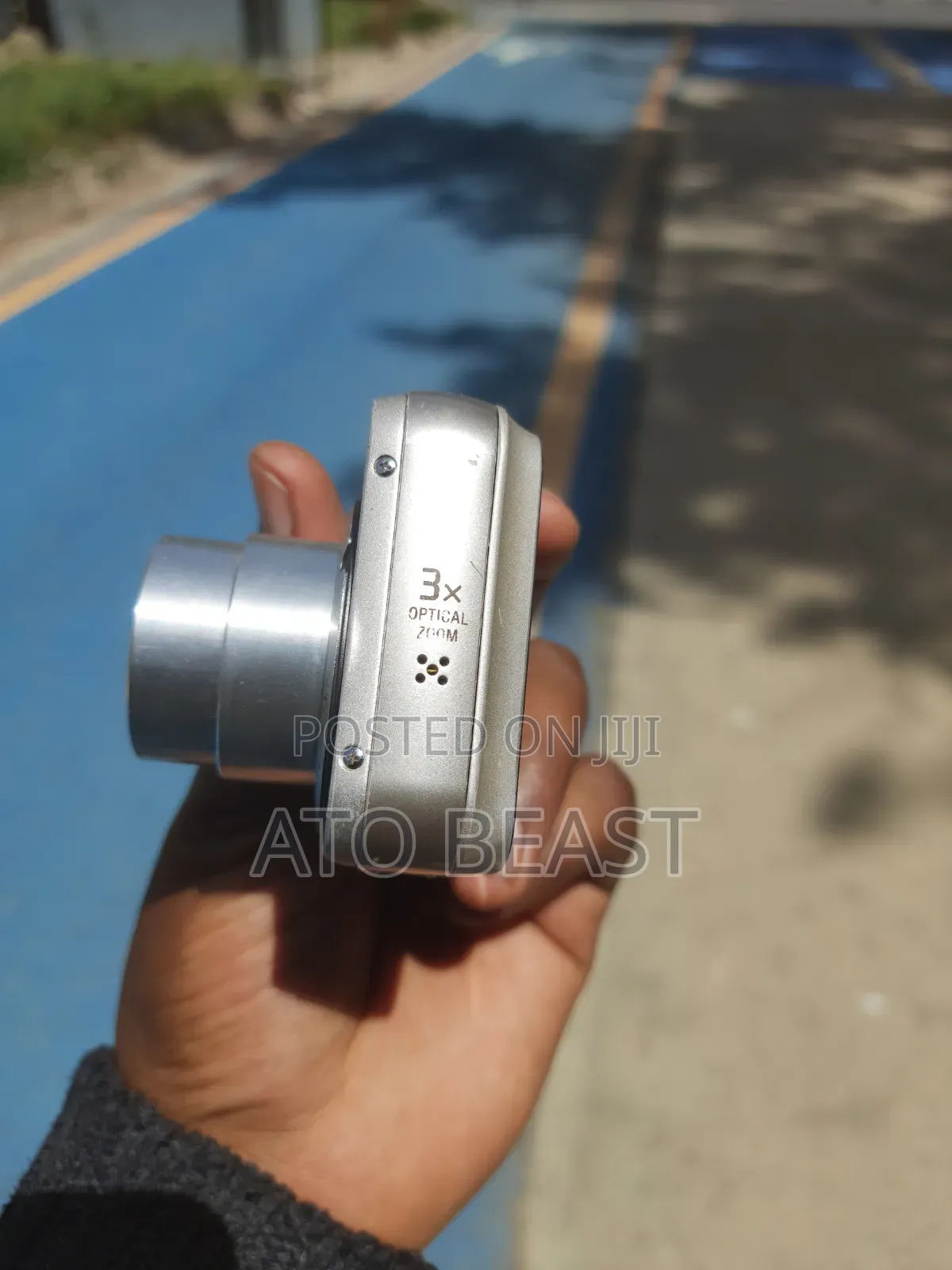Sony Cyber-Shot DSC-N2, a 10.1-Megapixel 3.0-Inch Touchscreen Display