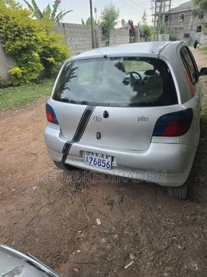 Toyota Vitz 2001 Silver