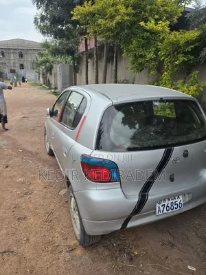 Toyota Vitz 2001 Silver