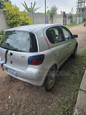 Toyota Vitz 2001 Silver