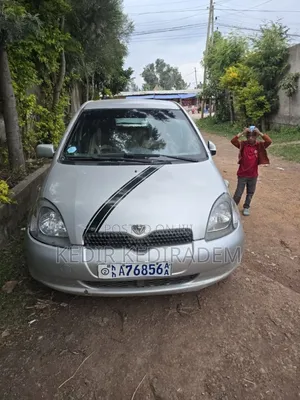 Toyota Vitz 2001 Silver