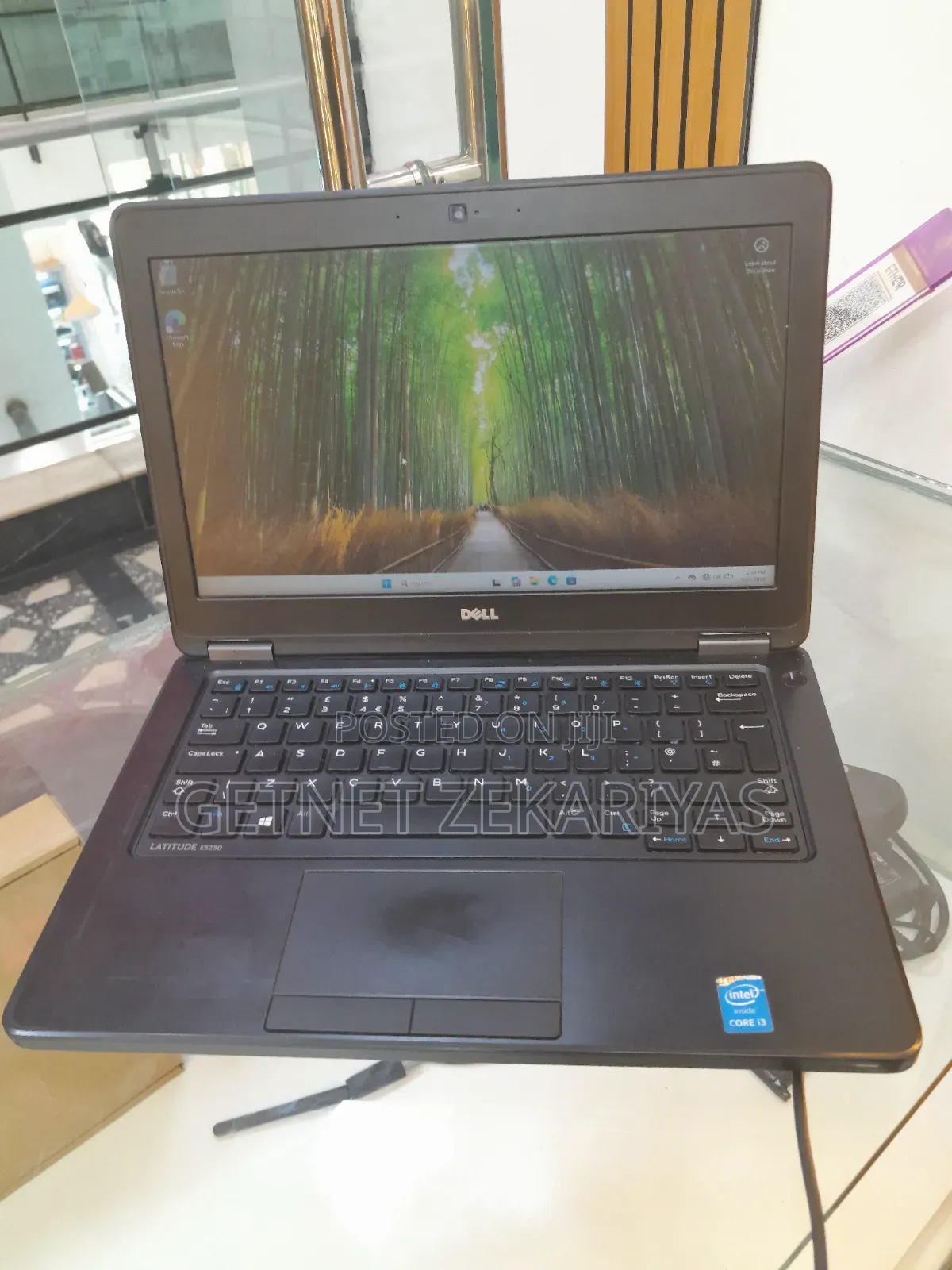 New Laptop Dell Latitude 13 3340 8GB Intel Core i3 SSD 256GB