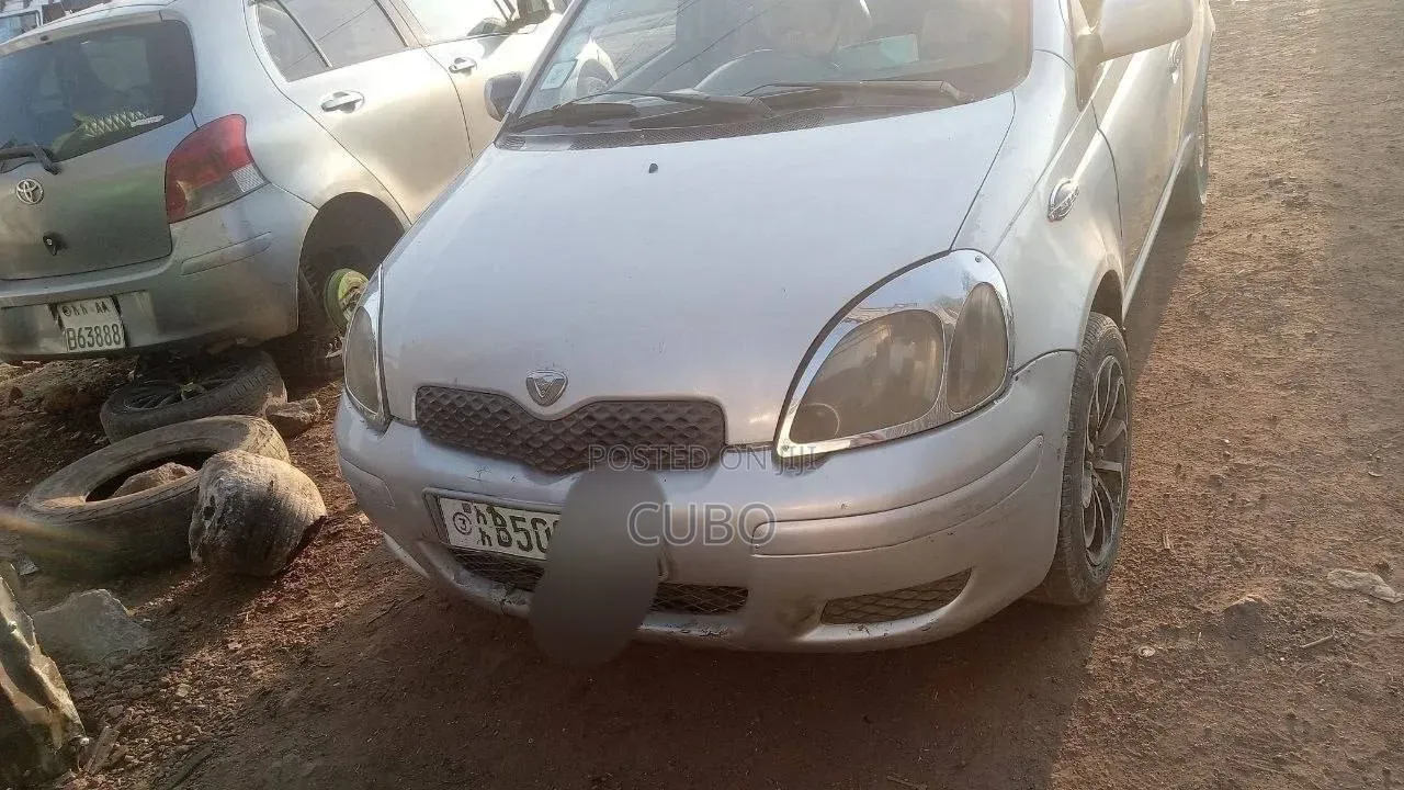 Toyota Vitz 2004 Silver