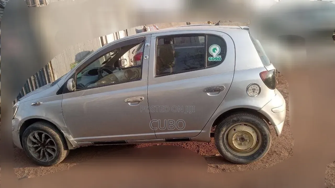 Toyota Vitz 2004 Silver