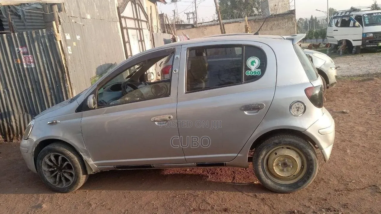 Toyota Vitz 2004 Silver