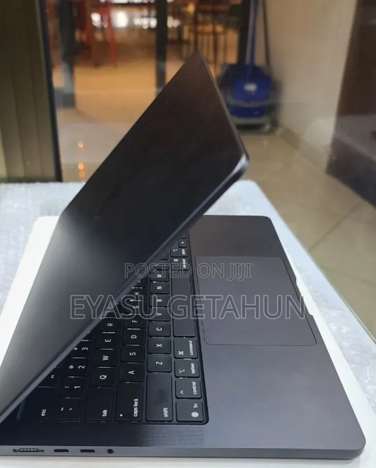 New Apple MacBook Pro 2025 M5 14-inch 16GB Apple M5 Pro SSD 512GB