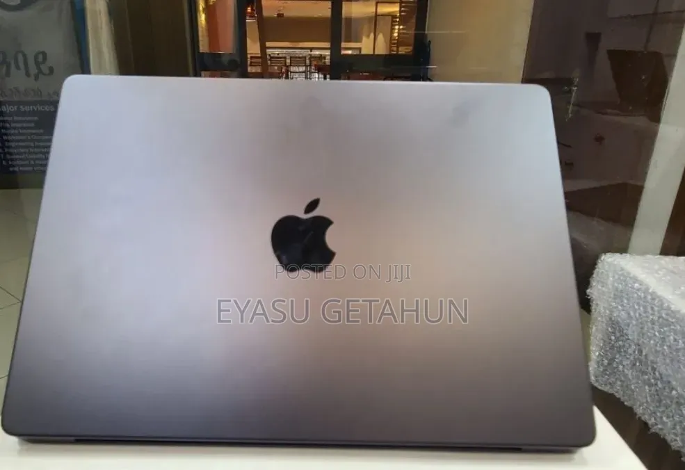 New Apple MacBook Pro 2025 M5 14-inch 16GB Apple M5 Pro SSD 512GB