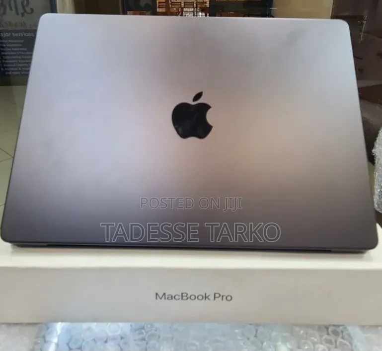 New Apple MacBook Pro 2025 M5 14-inch 16GB Apple M5 Pro SSD 512GB