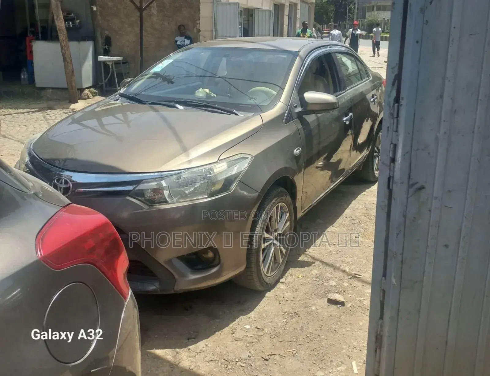Toyota Yaris 2016 Brown