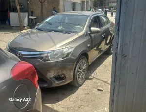 Toyota Yaris 2016 Brown