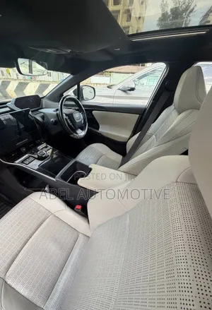 New Toyota bZ4X 71.4 kWh FWD 2023 White