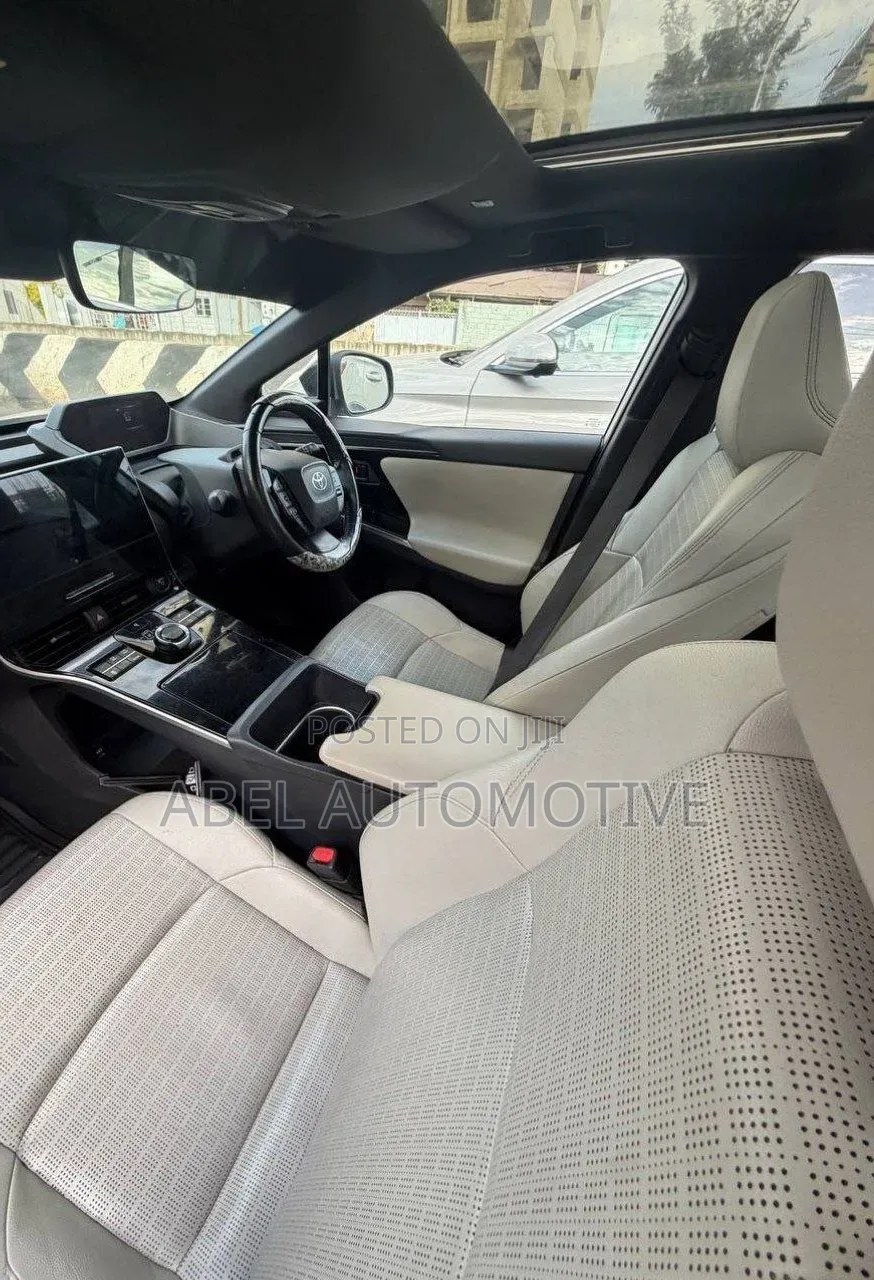 New Toyota bZ4X 71.4 kWh FWD 2023 White
