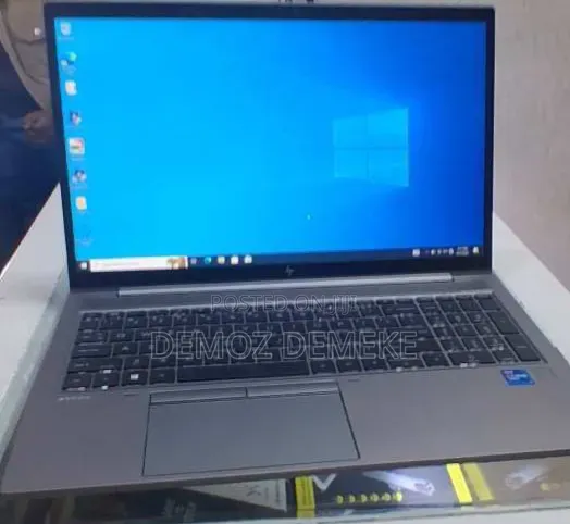 New Laptop HP ZBook Firefly 15 G7 16GB Intel Core i7 SSD 512GB