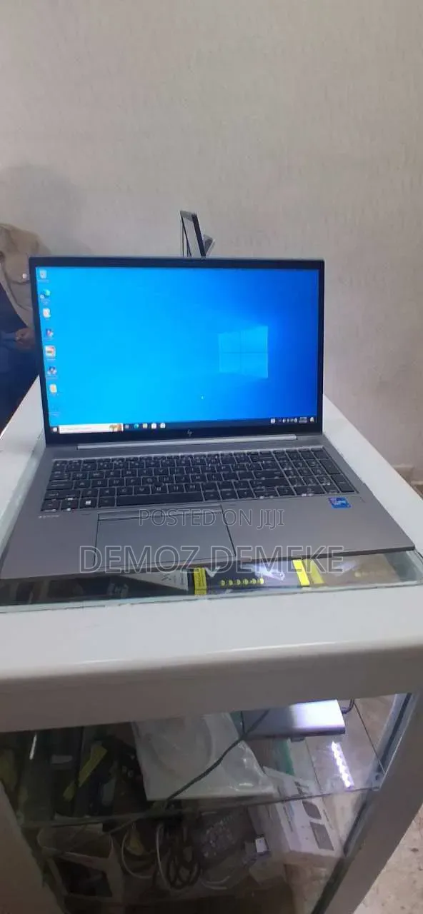 New Laptop HP ZBook Firefly 15 G7 16GB Intel Core i7 SSD 512GB