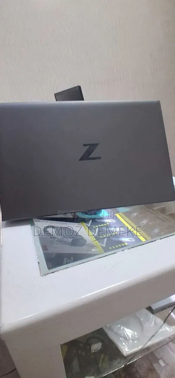 New Laptop HP ZBook Firefly 15 G7 16GB Intel Core i7 SSD 512GB