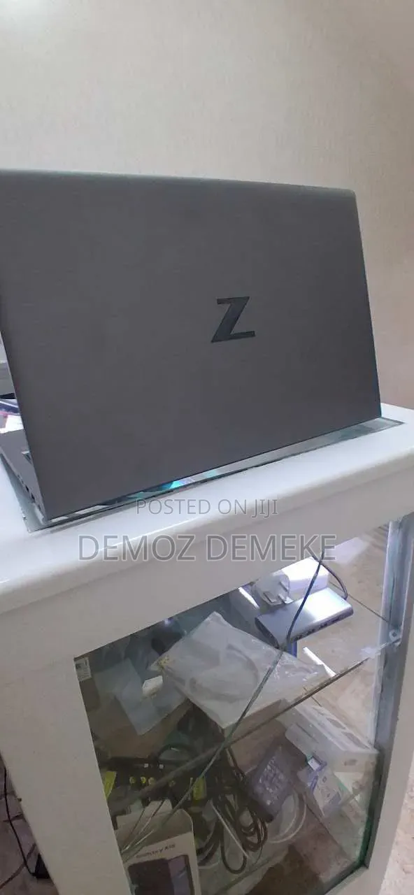 New Laptop HP ZBook Firefly 15 G7 16GB Intel Core i7 SSD 512GB