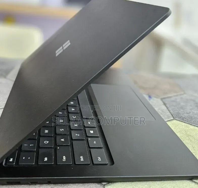 New Laptop Microsoft Surface 16GB Intel Core i7 SSD 512GB