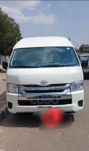 Hyundai Universe 2018 White
