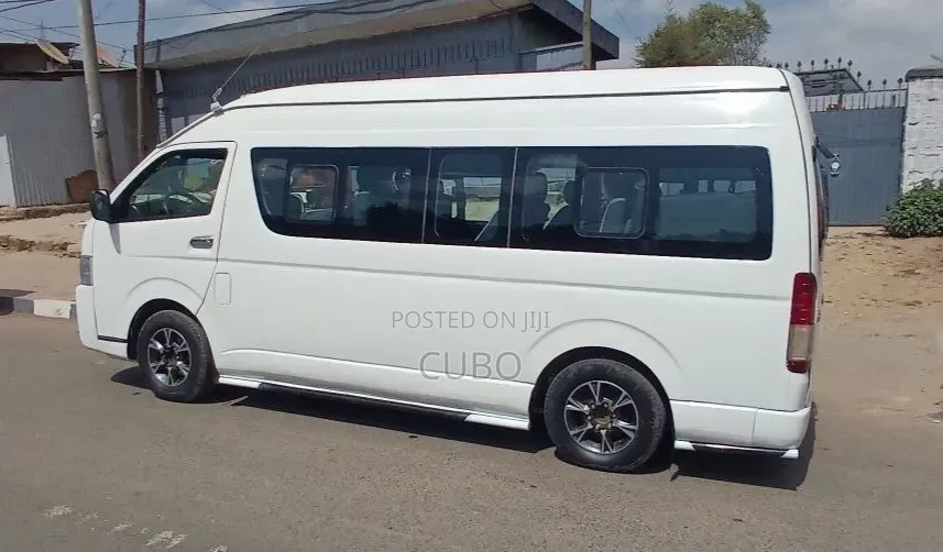 Hyundai Universe 2018 White
