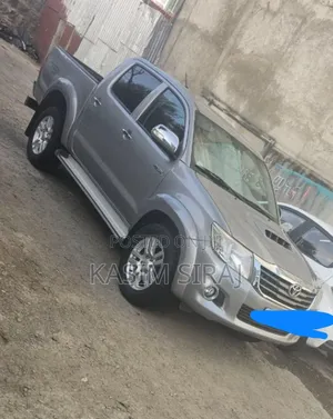 Toyota Hilux SR 4x4 2015 Silver