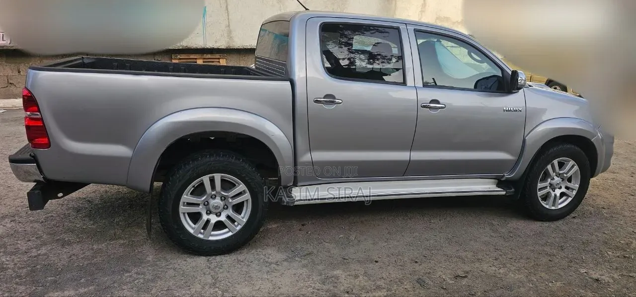 Toyota Hilux SR 4x4 2015 Silver