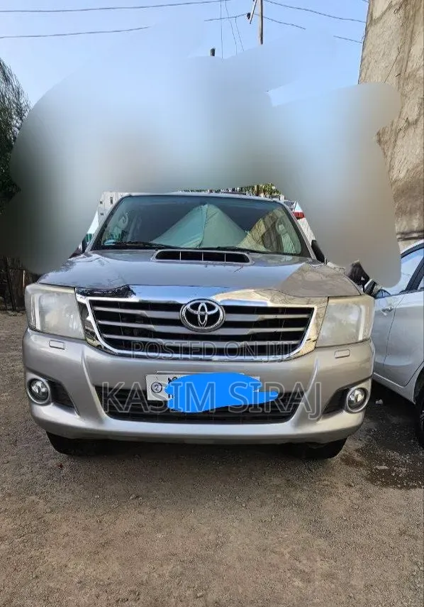 Toyota Hilux SR 4x4 2015 Silver