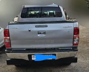 Toyota Hilux SR 4x4 2015 Silver