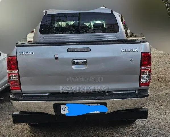 Toyota Hilux SR 4x4 2015 Silver