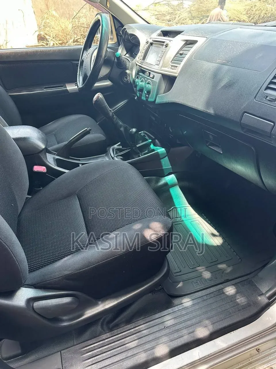 Toyota Hilux SR 4x4 2015 Silver