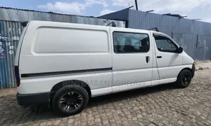 Toyota HiAce 2004 White