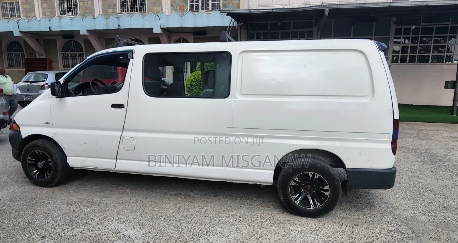 Toyota HiAce 2004 White