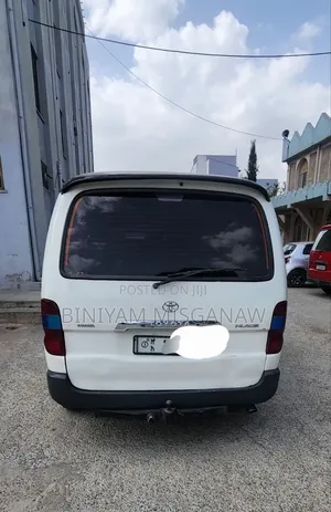 Toyota HiAce 2004 White