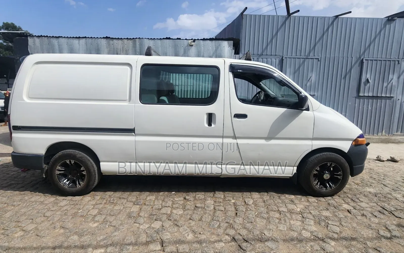 Toyota HiAce 2004 White