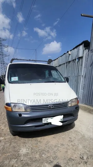Toyota HiAce 2004 White