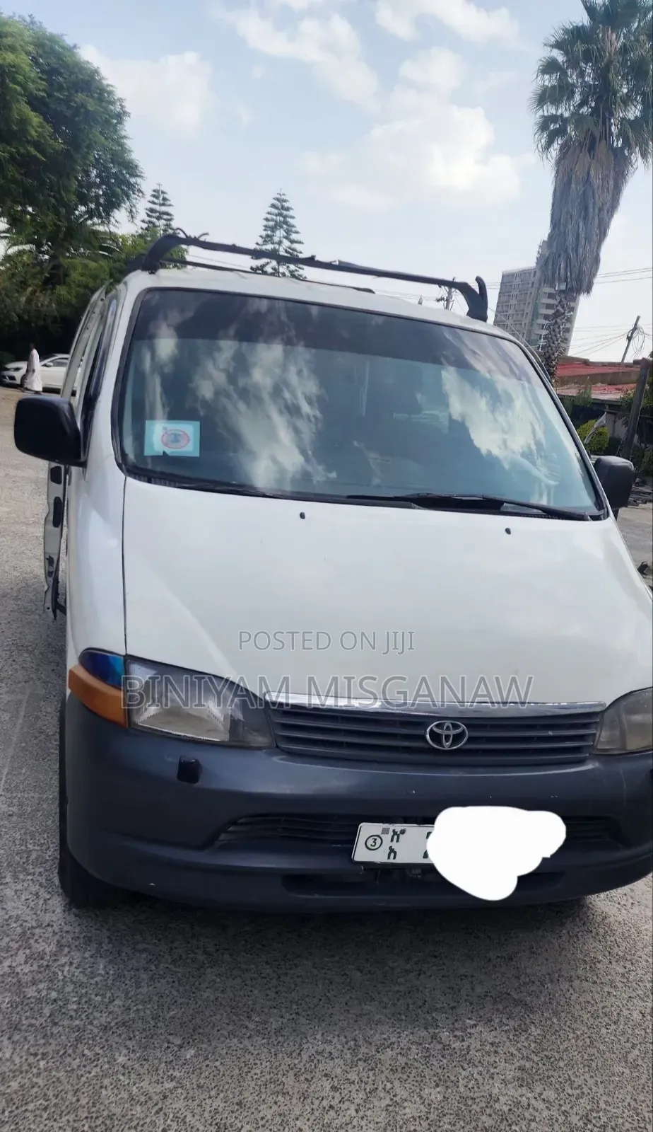Toyota HiAce 2004 White